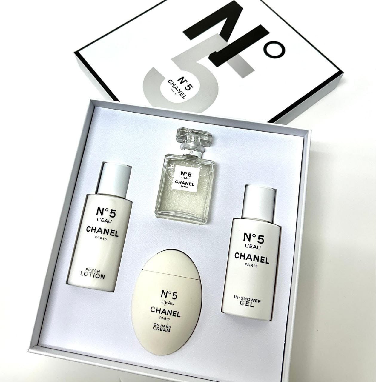 CHANEL N°5 L'EAU 100ml ギフトバッグ付き CHANEL N°5 L'EAU 100ml ギフトバッグ付き Amazon | [ラッピング